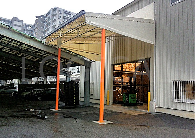 倉庫出入口テント